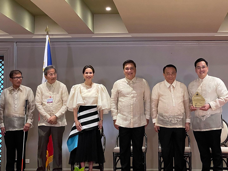 Mr. Theo Cacayan far right Business Development and Operations Manager of Caravan Food Group receives the plaque of recognition for Manual V. Agcaoili Award or Employer of the Year Award Small Company