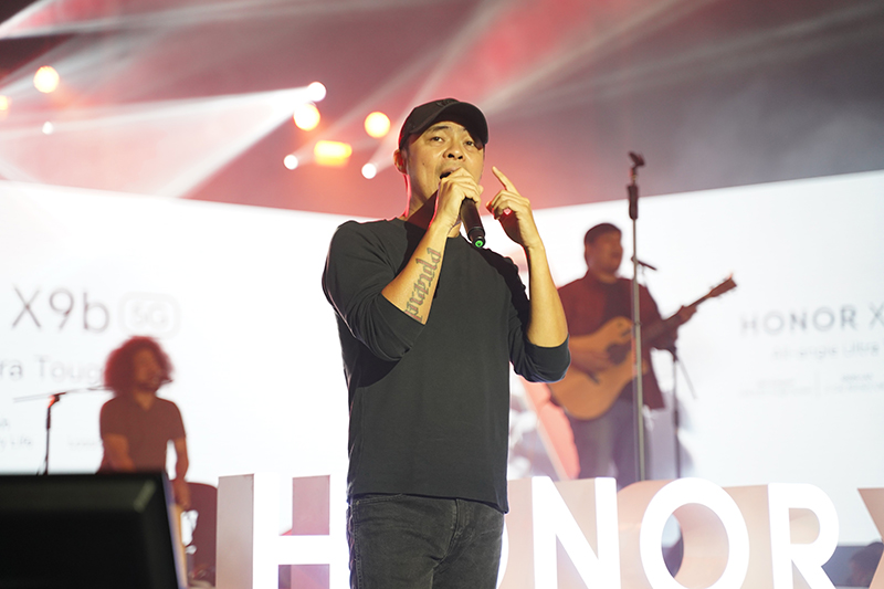 Chito Miranda performs in HONOR X9b 5G Grand Launch