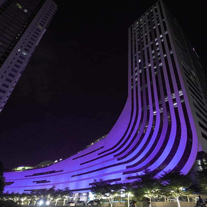 SM Aura glows purple