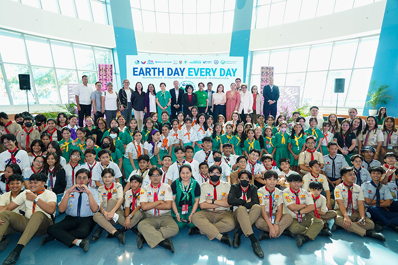 3 The Earth Day Every Day Project partners with student participants from its nationwide plastics drive competition