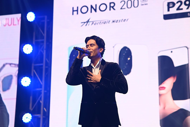 Christian Bautista performs at the HONOR 200 Grand Launch