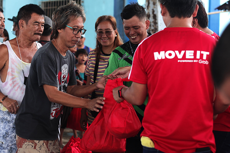 PHOTO RELEASE Grab MOVE IT Tropical Storm Kristine Relief Operations 4