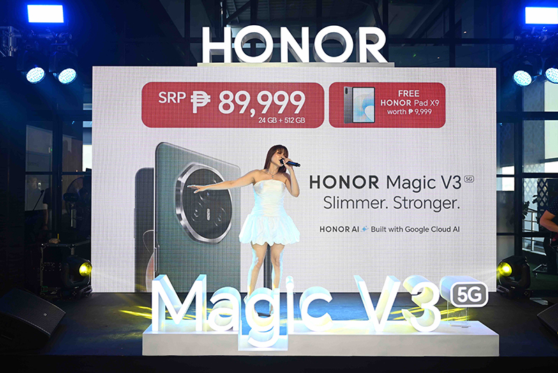 Diamond Soul Siren Nina seranades guests at HONOR Magic V3 Launch