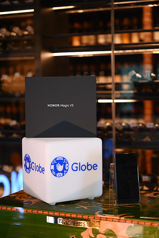 HONOR Magic V3 is available at Globe Postpaid Plans