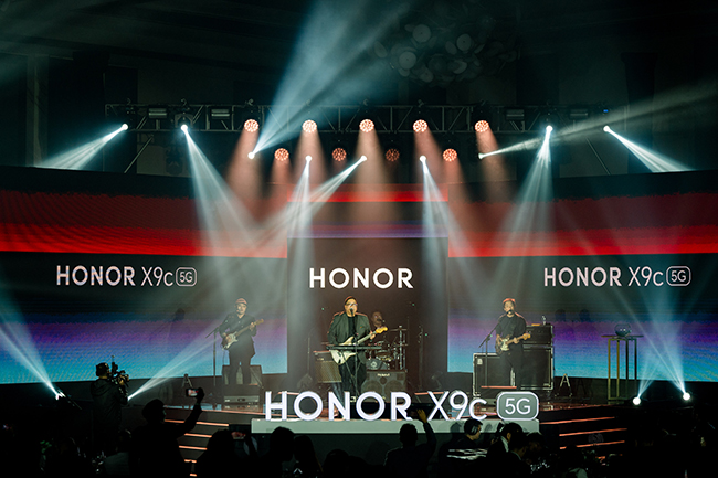 The Itchyworms performs at HONOR X9c 5G Grand Launch