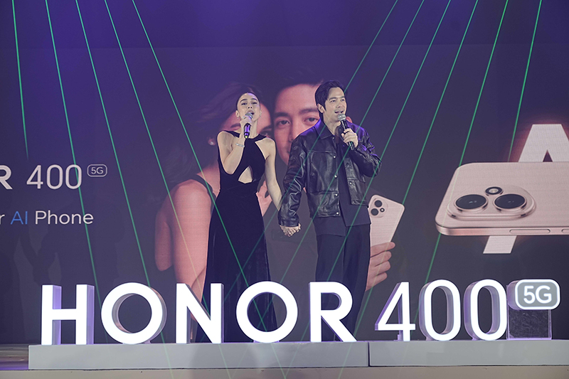 HONOR Welcomes Julia Barretto and Joshua Garcia as its First Brand Ambassadors! Julia Barretto and Joshua Garcia as HONOR Philippines Brand Ambassadors