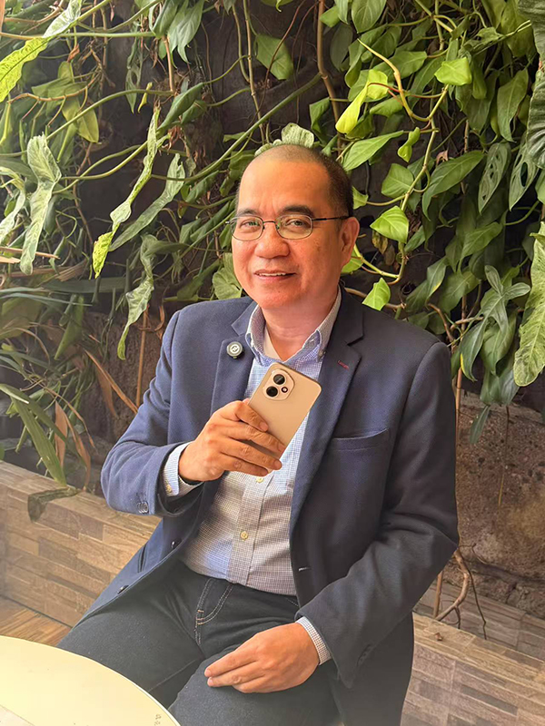IT Head of Manila Bulletin and Co founder of ScamWatch Pilipinas Mr. Art Samaniego on HONOR 400 5G