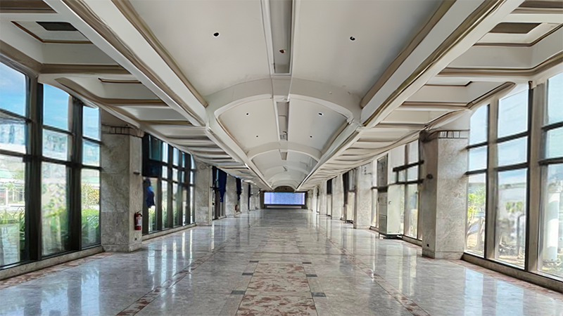 Long Gallery Full
