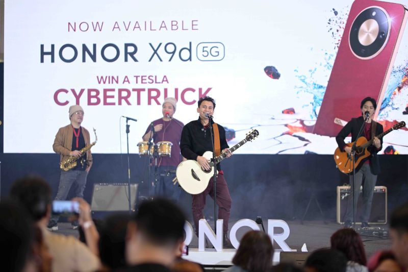 Sponge Cola at HONOR X9d 5G Fan Fest