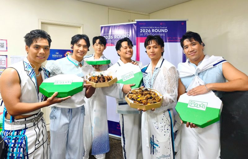 P Pop Group 1ST ONE enjoy their Mang Inasal Ibaw Sarap fave while preparing for their number at the ROUND Festival