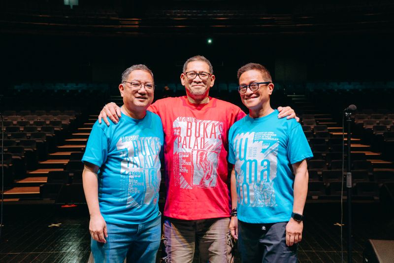 From left to right Fr. Manoling Francisco Jandi Arboleda and Norman Agatep