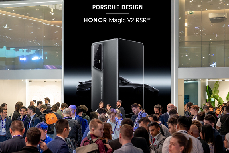 HONOR Debuts a New AI-empowered All-scenario Strategy at MWC 2024 HONOR Magic V2 RSR