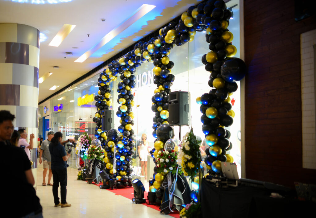 HONOR Opens Experience Store at SM City Bacolod with All-Angle Ultra Tough HONOR X9b 5G! HONOR opens in Bacolod
