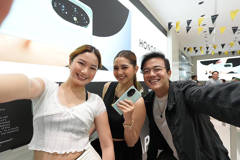 HONOR 200 Series is a Hit! Thousands Lined Up During First Day Sale HONOR Stars Sophia Senoron Elijah Alejo and Martin Chua