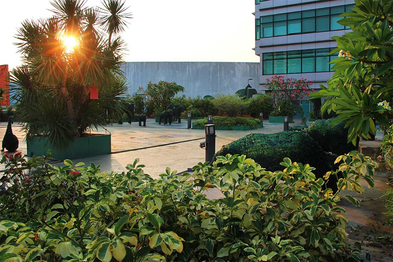 Green retreats at the City of Firsts topiary garden 01