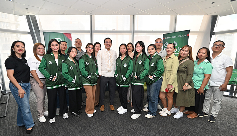 College Freshmen Receive Best Christmas Gift: Full Scholarships from Grab PHOTO RELEASE GrabScholar 2024 1